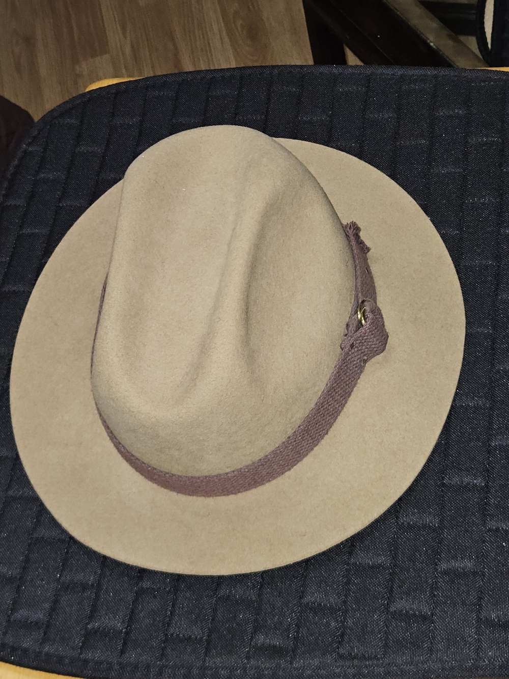 Classic Men’s Tan Felt Fedora Hat with Brown Band